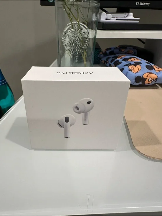 Apple AirPods Pro 3 Box - White with Green Accent
