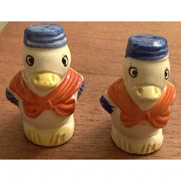 VINTAGE DONALD‎ Duck & DAISY Salt & PEPPER SHAKERS JAPAN