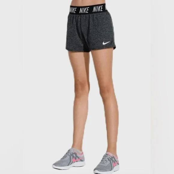 NIKE EUC Girl’s Trophy Training Shorts Running Shorts Black/Dark Grey Size XL