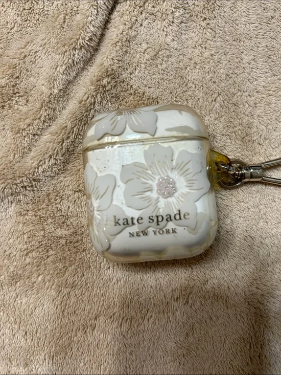 Apple Earbuds and Case with Kate Spade Floral White and Gold Design