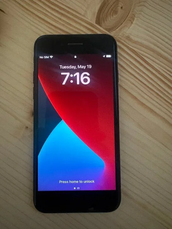 Apple iPhone SE 64GB Excelent Condition