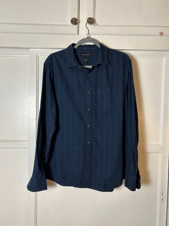 Banana Republic Men's L Blue Plaid Button-Down Shirt Casual Comfort