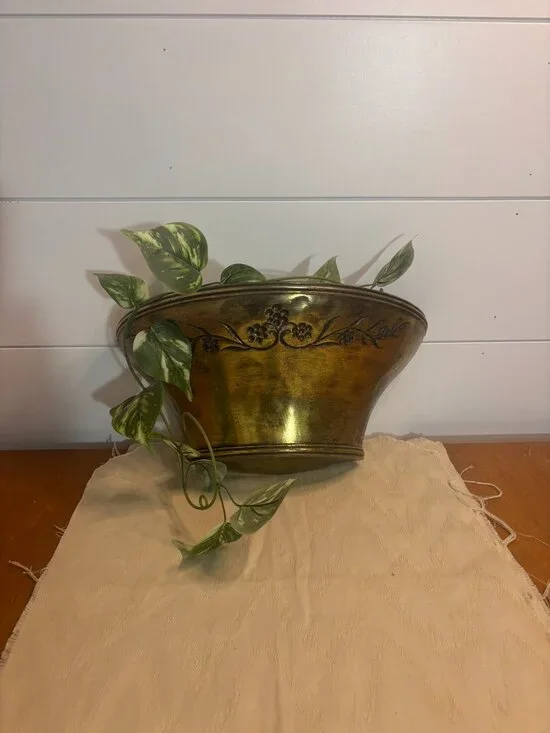 VTG Faux Brass Wall Pocket Planter Embossed Floral Motif Decor