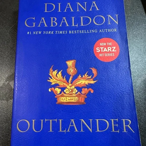 Paperback - Outlander by Diana Gabaldon‎