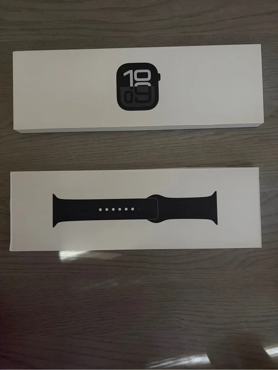 Apple Watch series 10 46 mm and Black Band — Space Black & White
