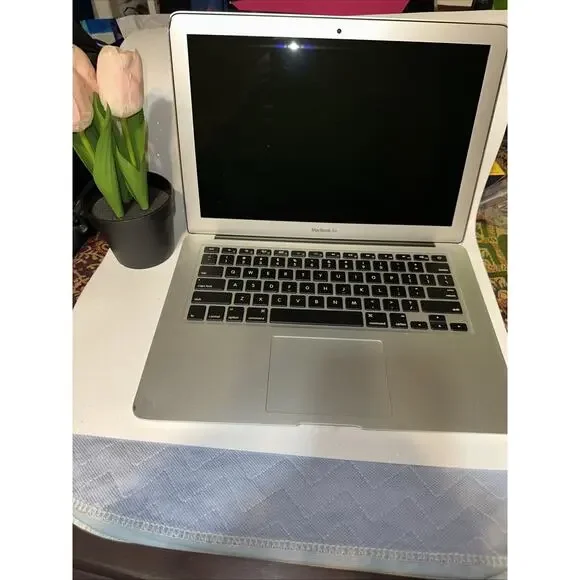 Apple MacBook Air - Core i5 13” (2015) 4GB 128GB Silver Intel HD Unlocked