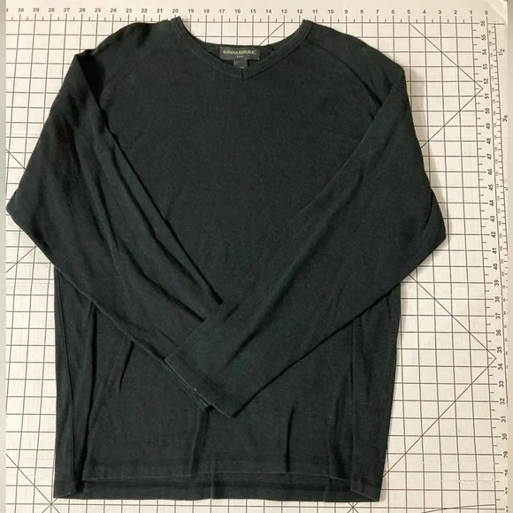 Banana Republic Men’s Size XL‎ Charcoal Sweater