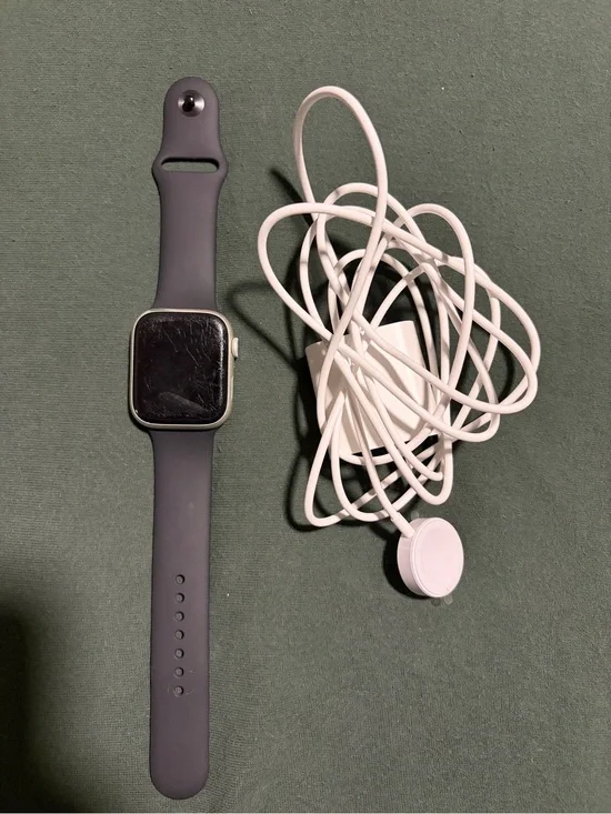 Apple Watch Series 7 45 mm in Starlight Aluminum WiFi and Cellular