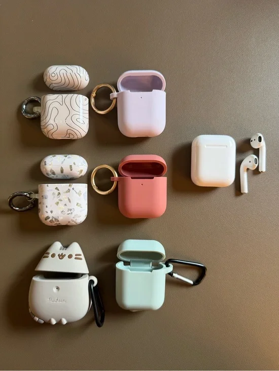 Apple AirPods Gen. 2 + 6 Case Bundle