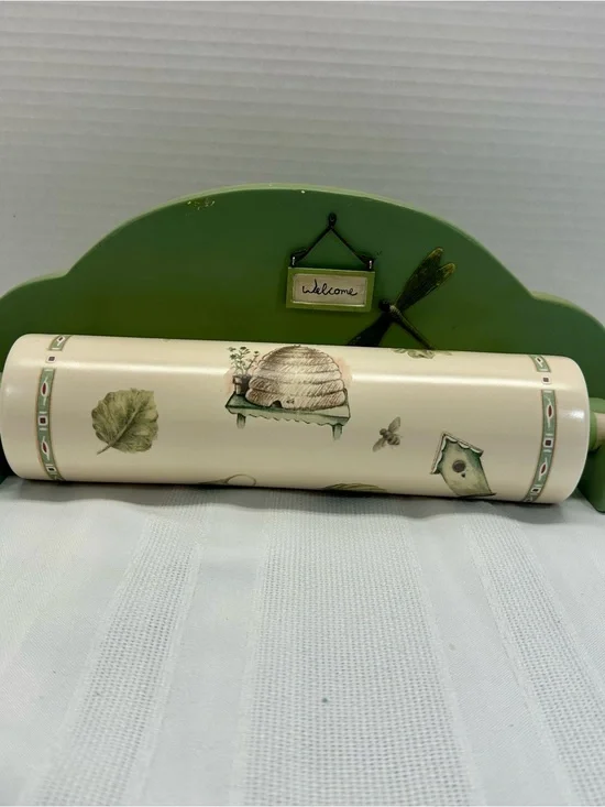 Pfaltzgraff Naturewood rolling pin with wall shelf
