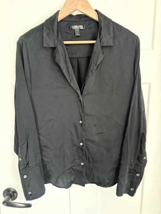 100% silk Banana Republic Black Button-Front Long Sleeve Shirt
