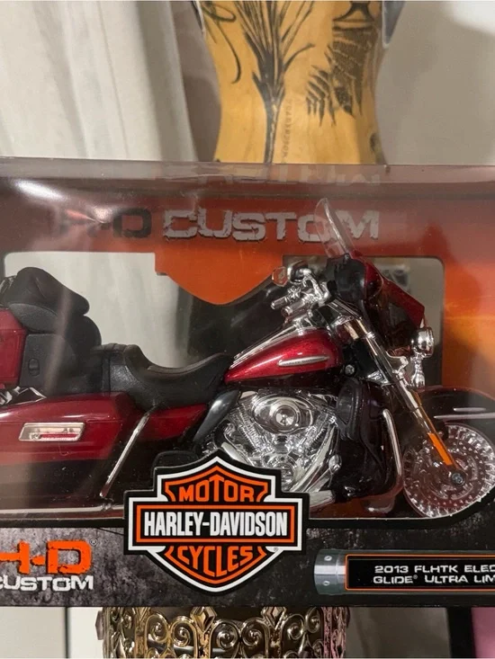 NWOT: Maisto Motor Harley-Davidson Cycles H-D Custom