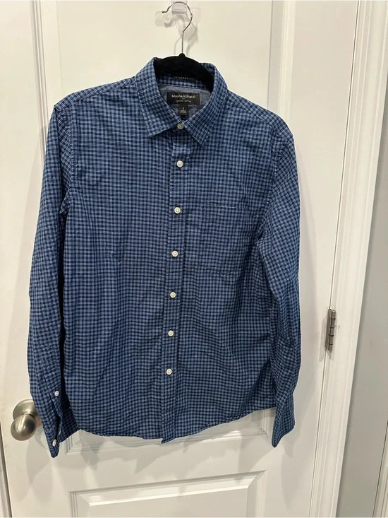 Banana Republic Men's Navy and Light Blue Check Button-Down Shirt untucked fit S