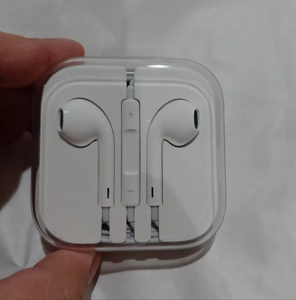 Apple White Earbud Headphones