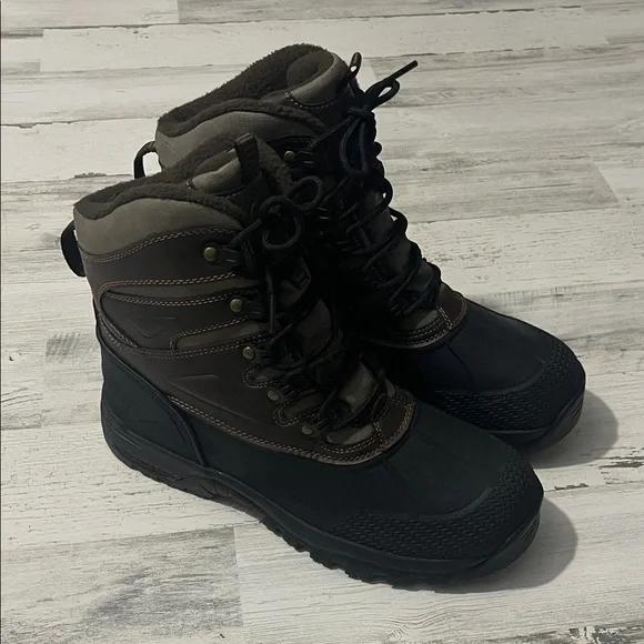 Khombu Men's Black and Brown Winter Boots Size 10