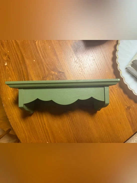 ✨ Vintage Green Decorative Wall Shelf - Classic Scalloped Accent