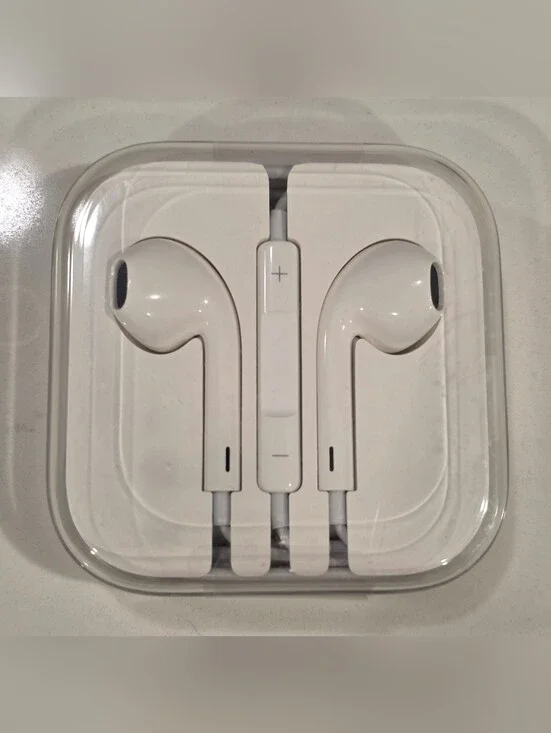 Brand New Genuine Apple Wired Earpods