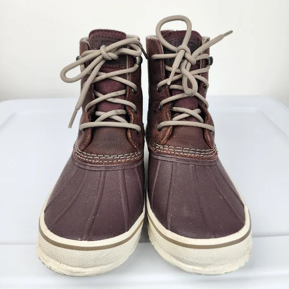 UGG Waterproof Leather Duck Boot Burgundy Men Size 7.5