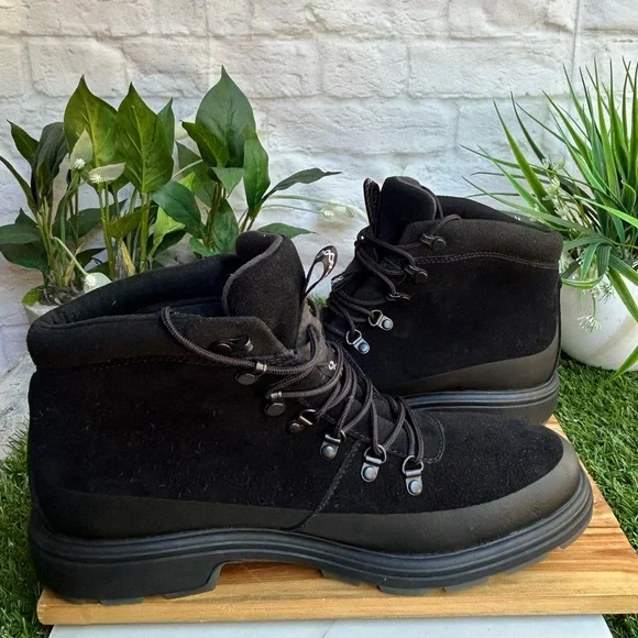 UGG Biltmore Hiker Boot for Men size 11 like new