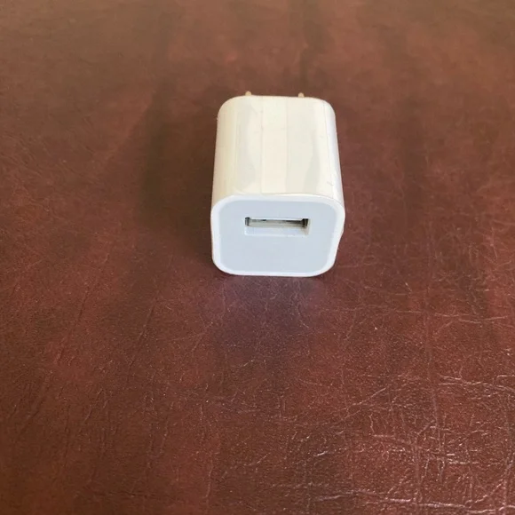NWT Apple 5 Watt White USB Wall Charger