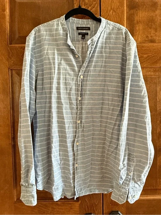 Banana Republic Light Blue Striped Casual Button-Down Shirt - Men's Size Large