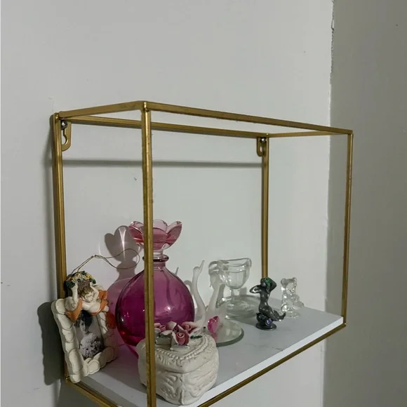Including Shelf with Glass Decor
