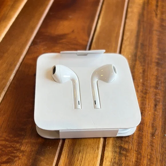 Apple EarPods Wired Headphones