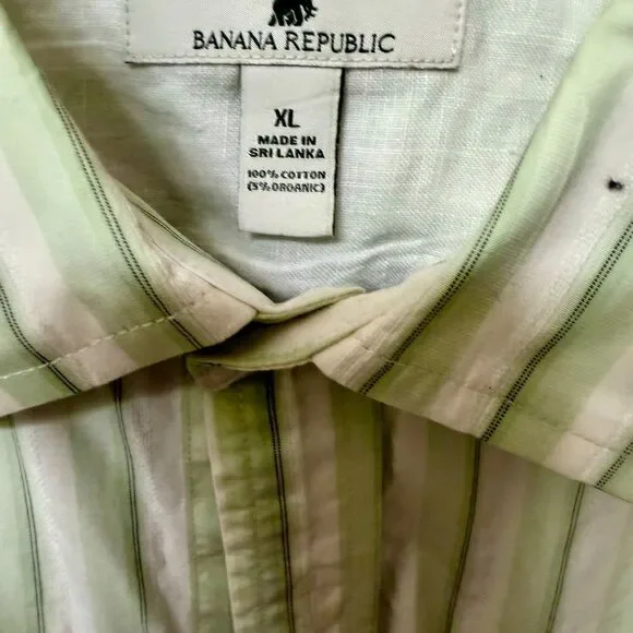 Banana Republic Men’s Button Down Light Color W/horizontal Light Green Strips