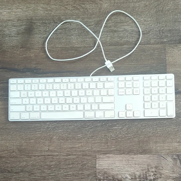 Apple A1243 Wired White USB Keyboard