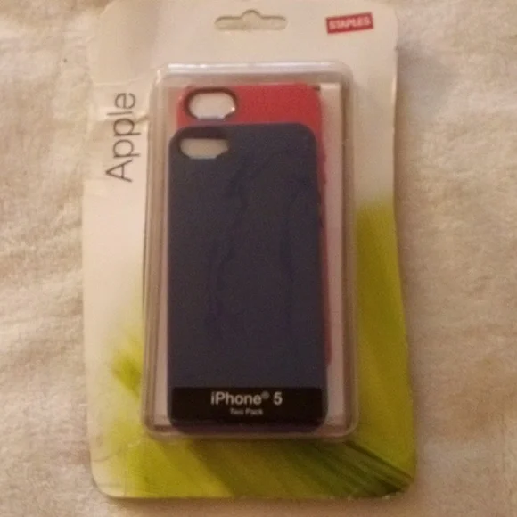 NEW IN PACK STAPLES APPLE CASES