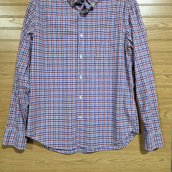 Men's Banana Republic Red and Blue Plaid Button Up Shirt. Size Medium