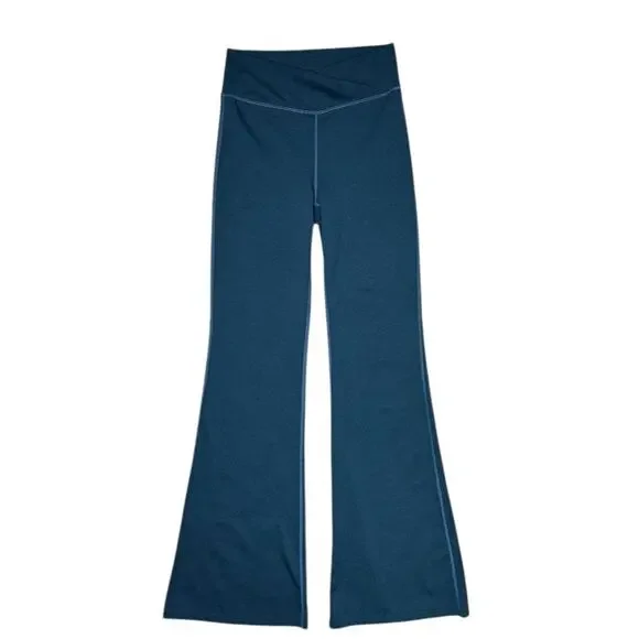 GapFit Teen Crossover Flare Leggings in Green - Size 18/20