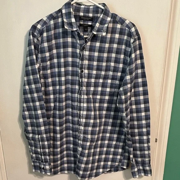 0098 Banana Republic‎ Navy and White Plaid Shirt men’s size large