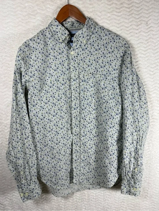 Banana Republic Light Blue Floral Button-Down Shirt 100% Linen. Absolutely love