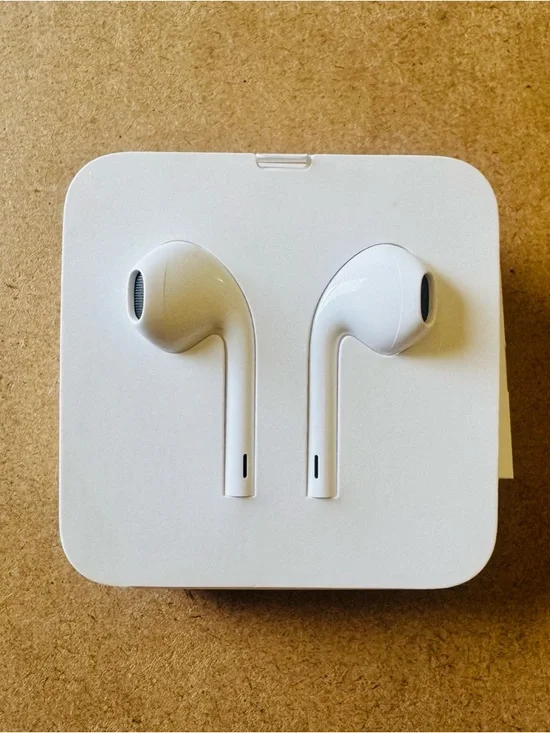 Original New Apple White Wired EarPods Lightning Connector No Box
