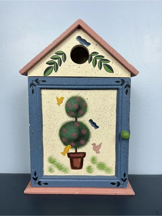 Birdhouse trinket shelf