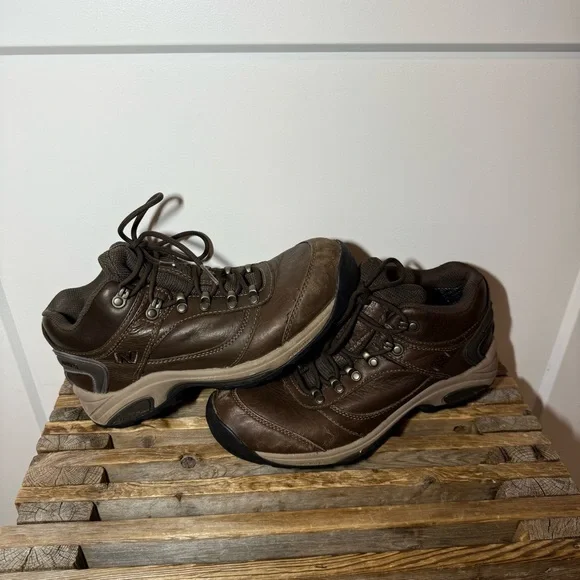 New Balance 978 Goretex Waterproof Trail Hiking Boots. Casual walking shoes. 9.5