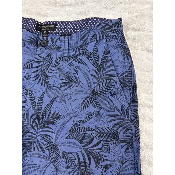 Banana Republic Aiden Shorts Mens 31 Blue Tropical Chino Casual Stretch