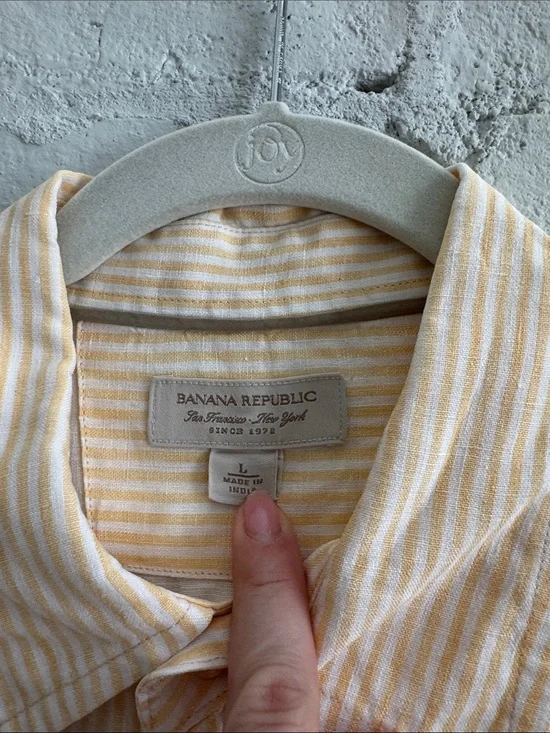 Vintage 100% Linen Banana Republic Button Down in Butter Yellow Stripe, Size L