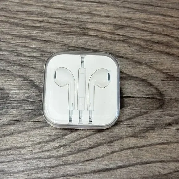 Apple EarPods 3.5mm Wired Headphones Built-In Mic & Volume Control Jack Style