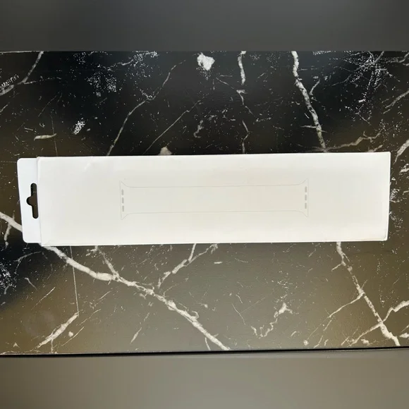 Apple Watch Solo Loop Band in White Size 9 NIB