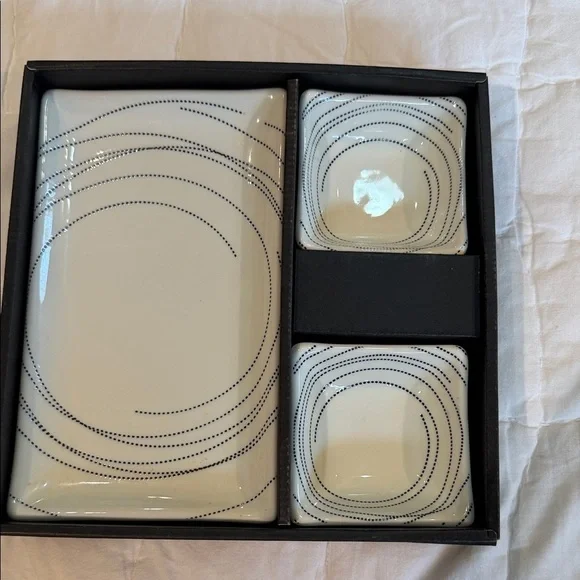 Elegant White and Black Sushi Dinnerware Set