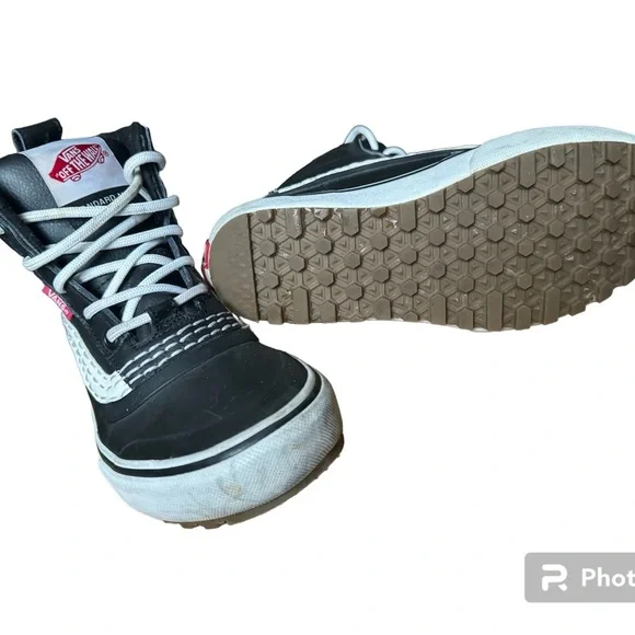 Vans Men's Standard Mid MTE Waterproof Snow Boots Black White