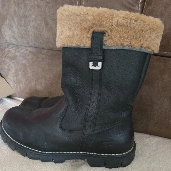 UGG Mens Leather Insulated Boots