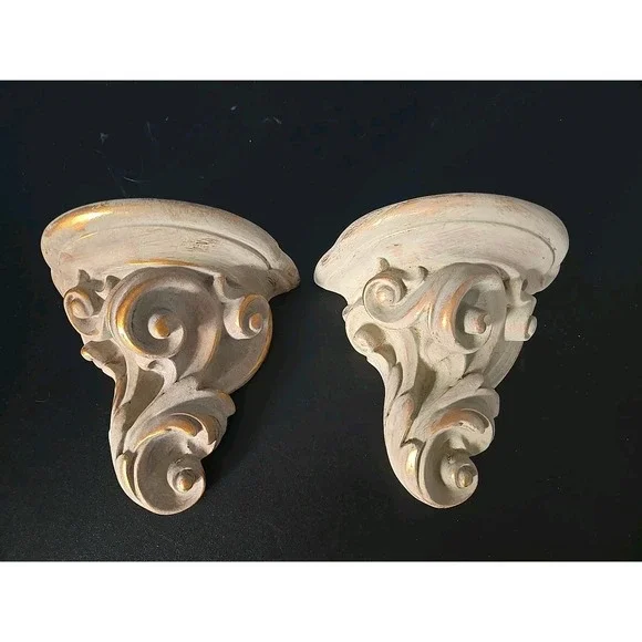 Italian Rococo Style Carved Giltwood Wall Bracket Wall Corbel Wall Shelf Pair