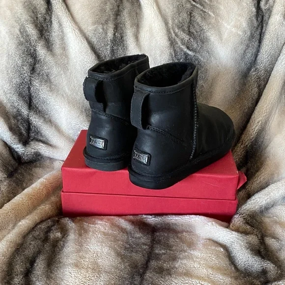 Australia Luxe Collection Sheepskin Lined Black Leather Logo Boots Unisex