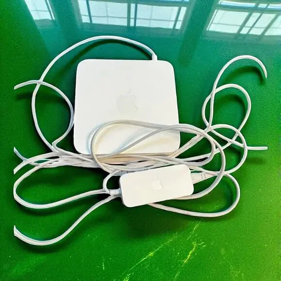 Apple AirPort Extreme A1408 5th Gen WiFi Base Station Dual Band Router White