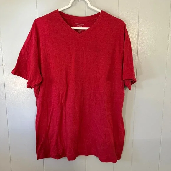 Banana Republic T-Shirt Mens XL Red Fitted Vee Short Sleeve‎ V-Neck Solid