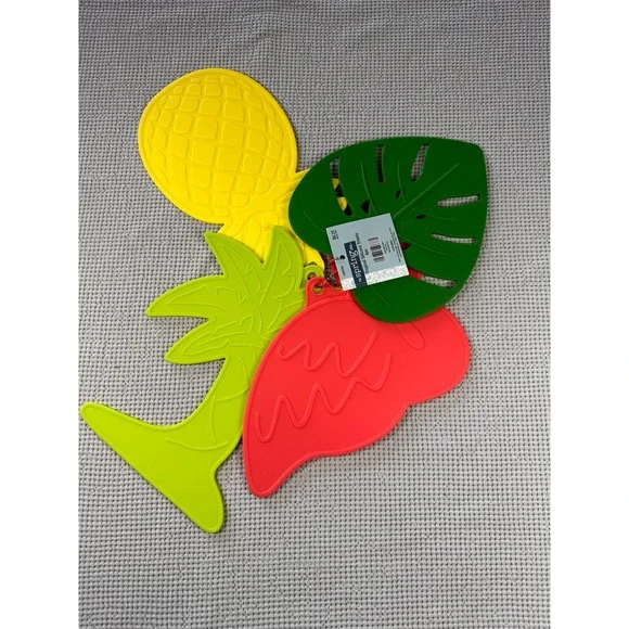 Tropical Silicone Trivets 4‎ pc Set Flamingo Pineapple Palm Leaf Monstera
