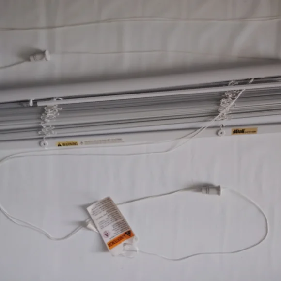 White Cordless Room Darkening Vinyl Mini Blinds with 26.1/2
